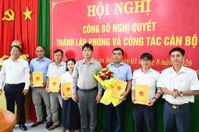 Xã Thuận Bắc công bố các quyết định về công tác cán bộ