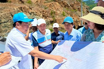 Thường trực HĐND tỉnh Khánh Hòa khảo sát các khu đất thực hiện 3 dự án điện gió