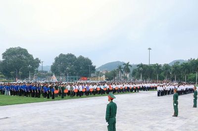 Thiêng liêng Lễ Chào cờ tháng 8: Bản hùng ca mùa thu ở Lào Cai