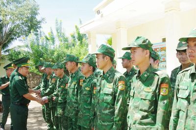 Biên phòng Lâm Đồng tăng cường lực lượng hỗ trợ xây dựng trường nội trú vùng biên