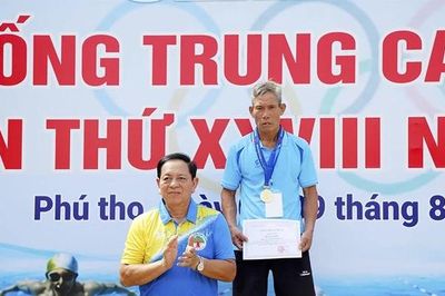 Phú Thọ giành 3 Huy chương Vàng ngày khai mạc Giải Bơi trung, cao tuổi quốc gia