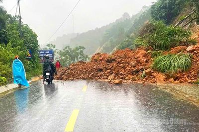 Sạt lở, ngập úng trên Tỉnh lộ 183 qua xã Bằng Lang