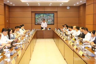Đại biểu Quốc hội tỉnh Tuyên Quang thảo luận tại Kỳ họp không thường lệ thứ nhất, Quốc hội khóa XVI