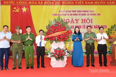 Đồng chí Phó Chủ tịch HĐND tỉnh Phạm Thị Minh Xuân dự Ngày hội Toàn dân bảo vệ an ninh Tổ quốc tại xã Trung Sơn