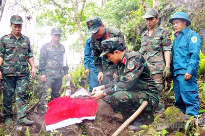 Lãnh đạo Quân khu II kiểm tra công tác tìm kiếm, quy tập hài cốt liệt sĩ tại Tuyên Quang