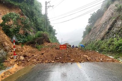 Mưa lớn gây sạt lở, chia cắt giao thông một số địa phương vùng cao ở Tuyên Quang