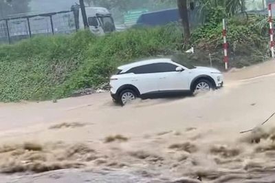 Mưa lớn nước chảy cuồn cuộn, ngập úng nhiều nơi ở Lào Cai