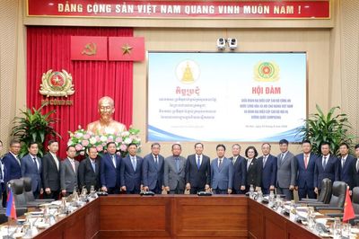 Việt Nam chia sẻ kinh nghiệm tinh gọn bộ máy với Bộ Nội vụ Campuchia