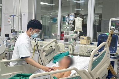 Cụ ông nguy kịch do vi khuẩn đường ruột và giun lươn