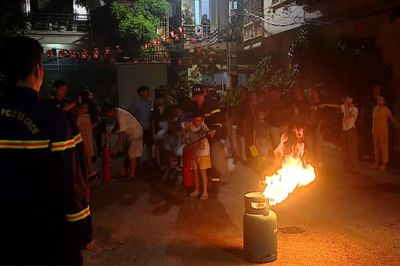 Công an Hà Nội hưởng ứng phong trào thi đua 'Ba nhất'