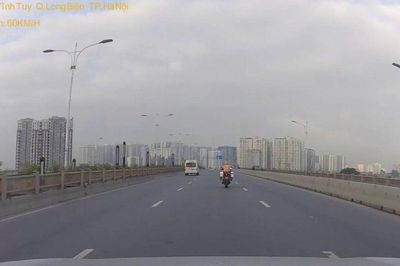 CSGT Hà Nội mở đường đưa cụ ông 93 tuổi đến bệnh viện cấp cứu kịp thời