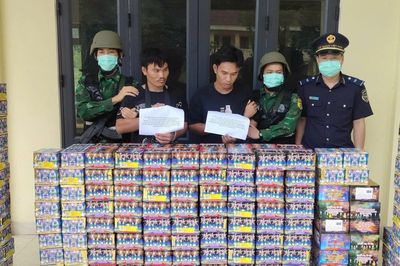 Bắt 2 người Lào vận chuyển ma túy và hơn 484 hộp pháo hoa nổ qua biên giới