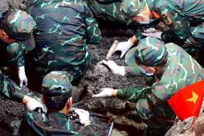Tìm được thêm 14 hài cốt liệt sĩ tại Công viên Lê Thị Riêng