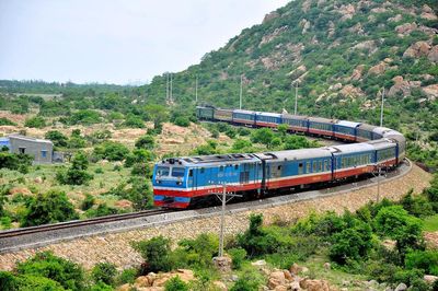 Ưu tiên đầu tư các tuyến đường sắt kết nối Trung Quốc và Lào