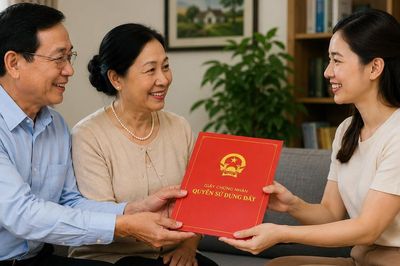 Sang tên sổ đỏ cho con: Kê khai thuế, lệ phí, đăng ký biến động đất đai như nào?