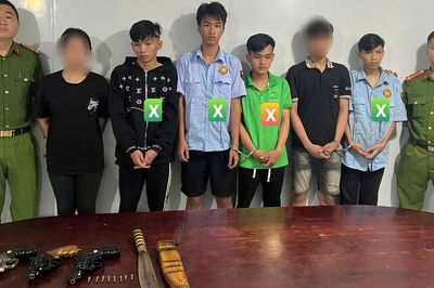 Mâu thuẫn trên mạng, hai nhóm thiếu niên mang súng, dao hẹn nhau 'giải quyết'