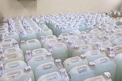 Khởi tố đối tượng bán lượng lớn rượu pha từ cồn với nước lã