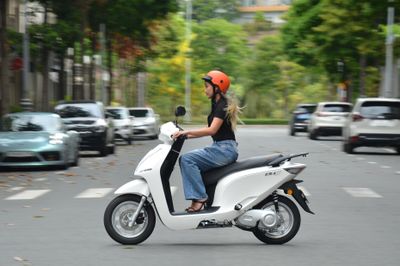 Loạt xe máy điện sạc 1 lần - đi 1 tuần cho dân văn phòng