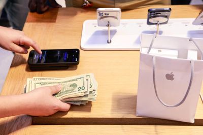 Apple tính toán gì khi cho thuê iPhone?