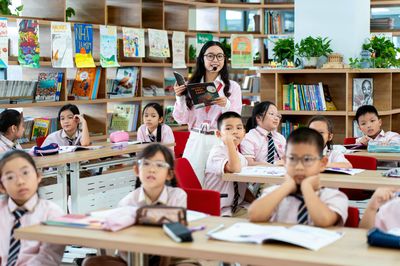Bộ Y tế khuyến khích trẻ đọc sách, vận động, giảm tiếp xúc màn hình