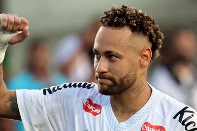 Neymar lên tiếng về tin đồn giải nghệ