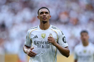 Trent là quân bài ba trong một của Mourinho