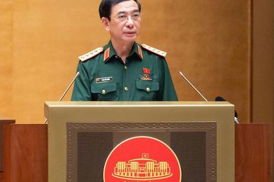 Quốc hội nghe báo cáo về 2 dự án luật liên quan đến quân sự, quốc phòng