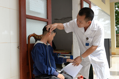 Bác sĩ quân y - bác sĩ của bản