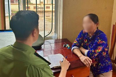 Công an xã ngăn chặn công an giả