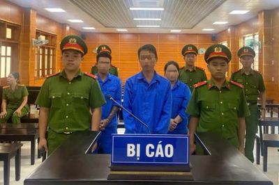 Cả đám xộ khám vì 'chó lửa'