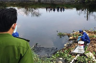 Ra bờ sông phóng sinh, người dân phát hiện một bộ xương người