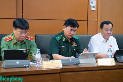 Góp ý hoàn thiện các dự án luật về quốc phòng, an ninh và phổ biến, giáo dục pháp luật