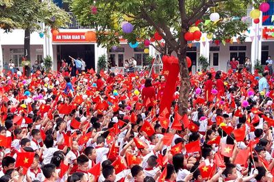 Chính phủ yêu cầu bảo đảm đủ giáo viên, 'siết' lạm thu, dạy thêm trước năm học mới