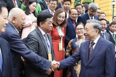 Bộ Chính trị: Đẩy mạnh thu hút nhân tài là người Việt Nam ở nước ngoài