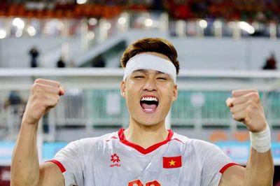 Tuyển Việt Nam và kế hoạch khiến 'gã khổng lồ' 1,96m tắt điện