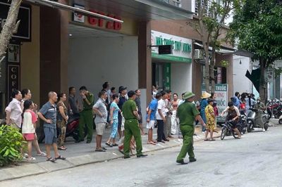 Cháy căn hộ tầng 12 chung cư, nhiều người hốt hoảng tháo chạy