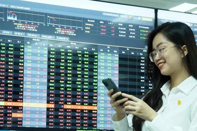 Cổ phiếu họ Vingroup đưa VN-Index tiến về mốc 1.800 điểm