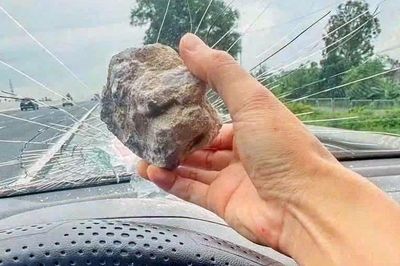 Xác định người ném đá làm thủng kính ôtô đang đi trên cao tốc Hà Nội - Hải Phòng