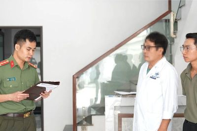 Khởi tố bác sĩ rởm lừa dối khách hàng hàng trăm triệu đồng