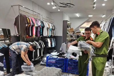 Thu giữ gần 2.000 sản phẩm thời trang giả thương hiệu nổi tiếng