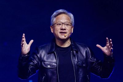 Jensen Huang: Thế hệ triệu phú USD tiếp theo sẽ là thợ điện, thợ sửa ống nước