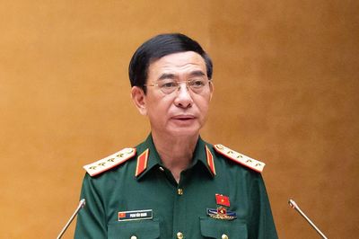 Đại tướng Phan Văn Giang trình đề xuất sửa chức vụ, hạn tuổi sĩ quan quân đội