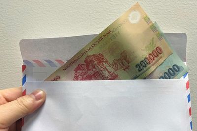 Vợ trẻ đau đớn nhận ra mình đang sống trong 'cuộc hôn nhân trả góp'