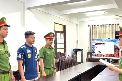 Khởi tố chủ cửa hàng buôn bán hơn 1.800 sản phẩm 'hàng hiệu rởm'