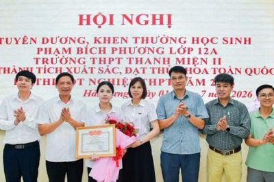 Cô học trò 'trường làng' vượt qua biến cố trở thành thủ khoa