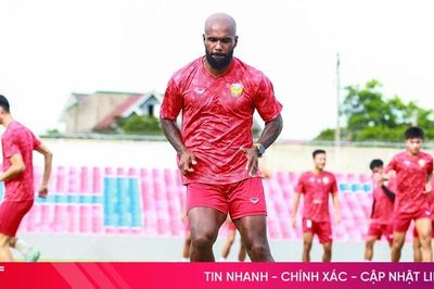 Ngoại binh 35 tuổi gia nhập Hồng Lĩnh Hà Tĩnh có gì đặc biệt?