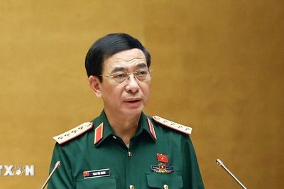 Quốc hội họp nghe trình bày tờ trình về 2 dự án luật lĩnh vực quân sự-quốc phòng