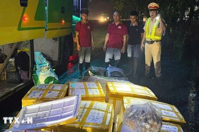 Đồng Nai: Phát hiện xe khách chở hơn 800kg thực phẩm chế biến không rõ nguồn gốc