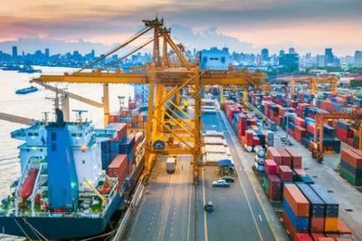 Xuất nhập khẩu tăng mạnh