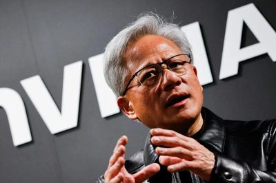 Jensen Huang: AI tạo ra nhiều việc làm lương 100.000 USD/năm, không nhất thiết có bằng đại học